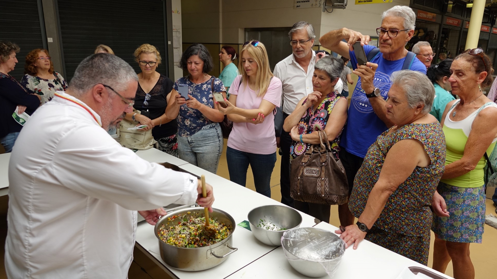 Saladas dominaram o segundo workshop de alimentação saudável no Mercado Municipal D. Pedro V