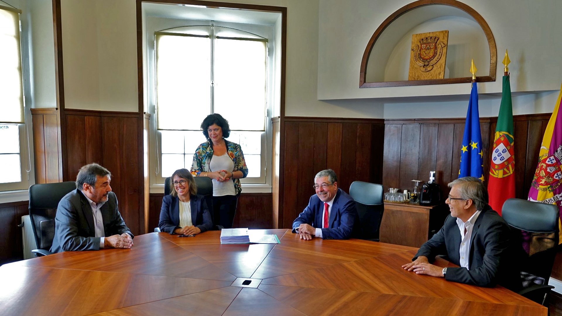 Assinado contrato para reabilitação da pista de atletismo do Estádio