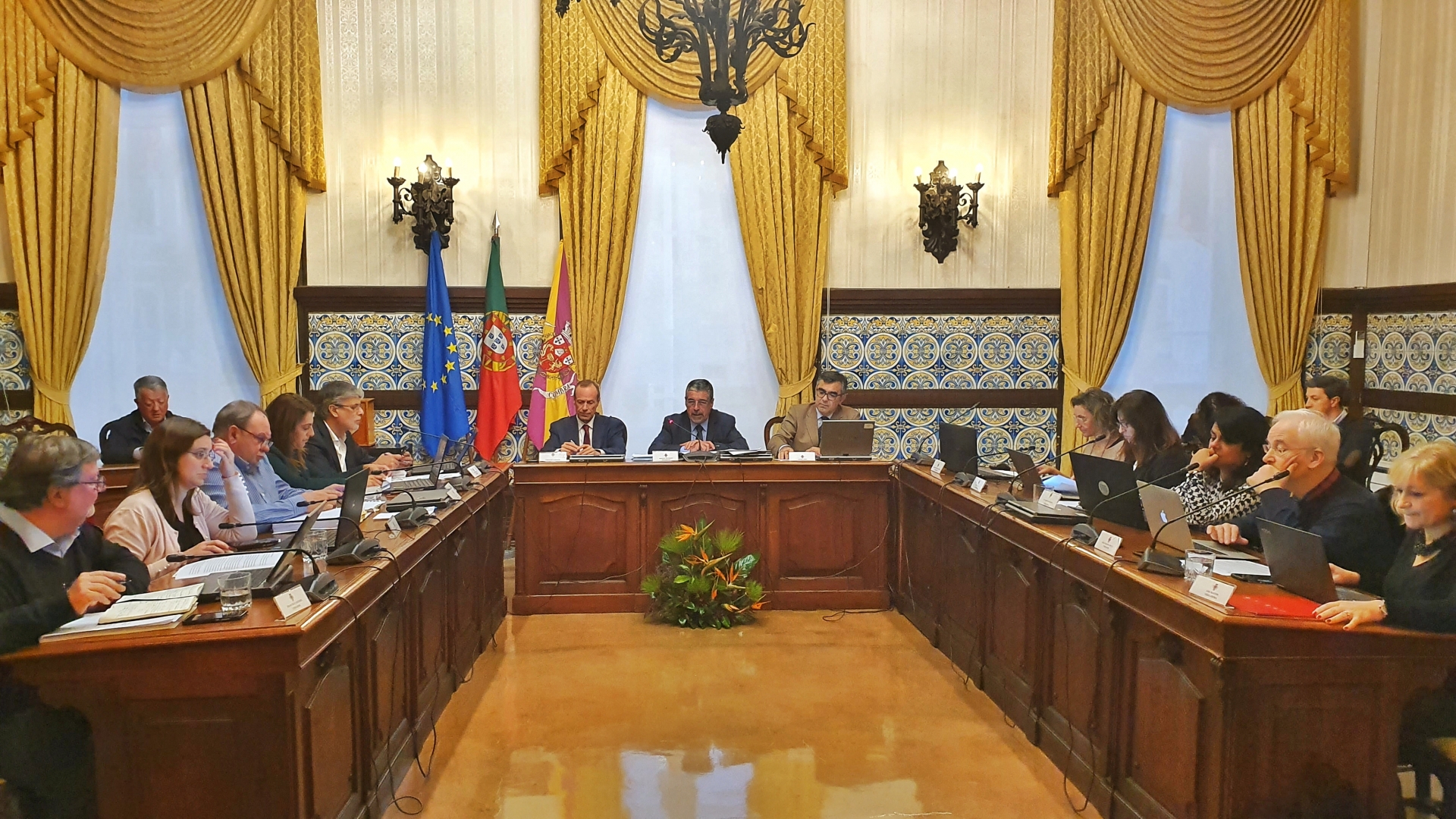 Câmara aprova Orçamento para 2020 que reforça investimento nos transportes, educação, reabilitação urbana e habitação