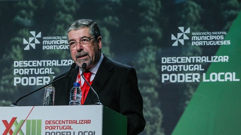 Municípios portugueses com superávit pelo quinto ano consecutivo contribuem para a redução do défice da Administração Pública