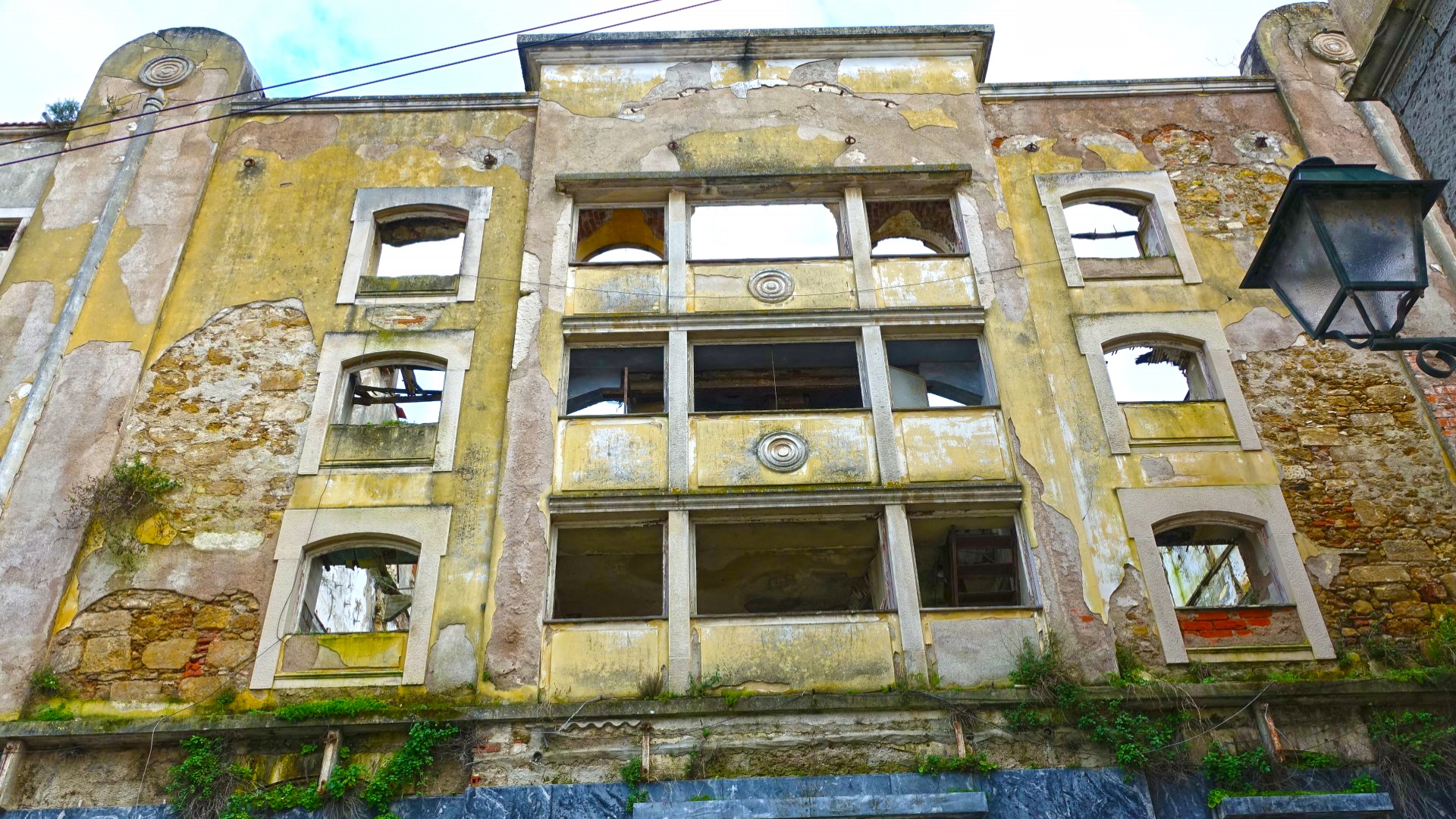 Antigo Teatro Sousa Bastos vai ser requalificado para ter habitação e espaço cultural