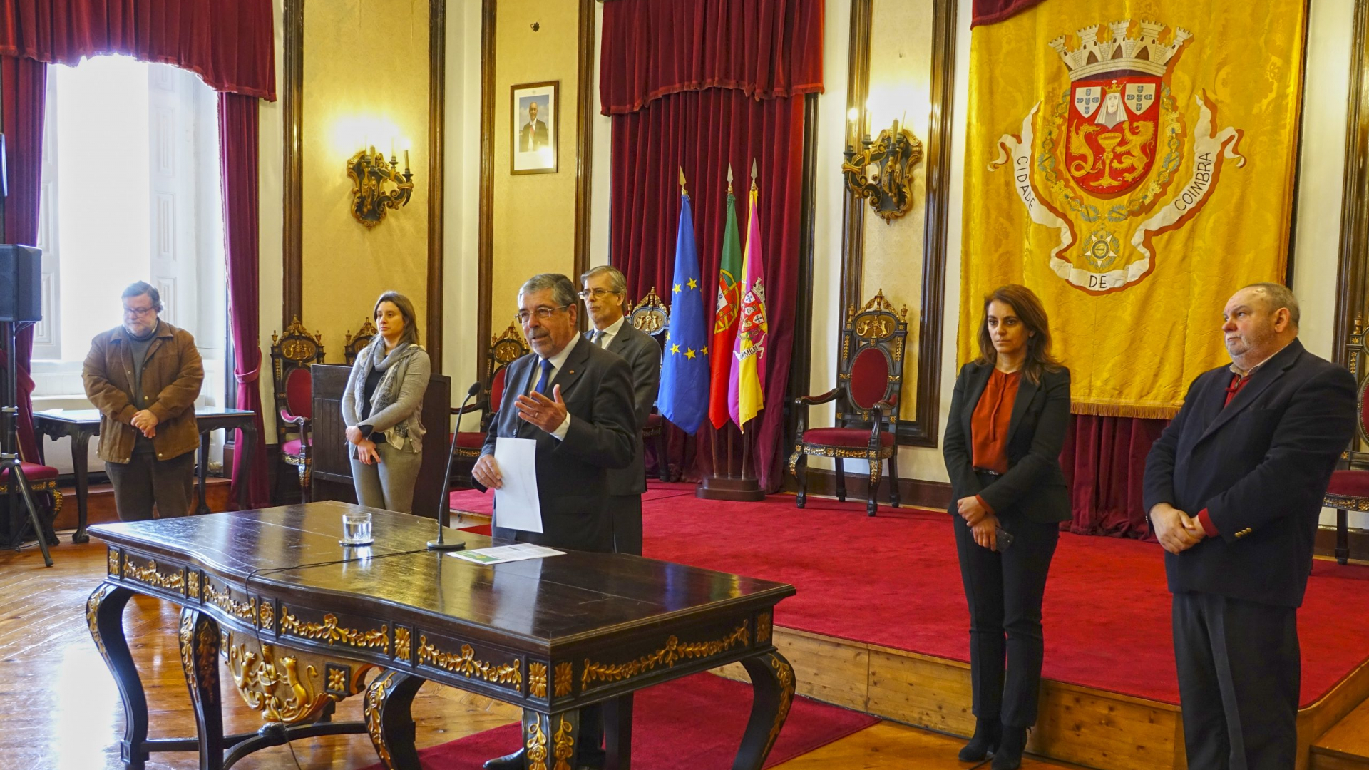 Manuel Machado determina redução do preço da água para famílias, empresas e IPSS