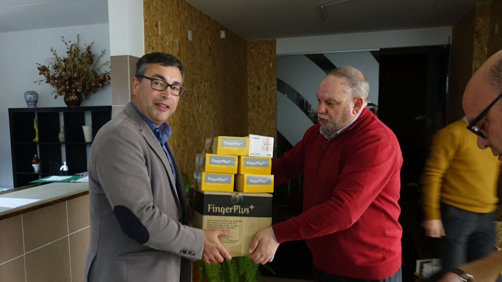 CM Coimbra entrega equipamentos de proteção individual a 34 lares