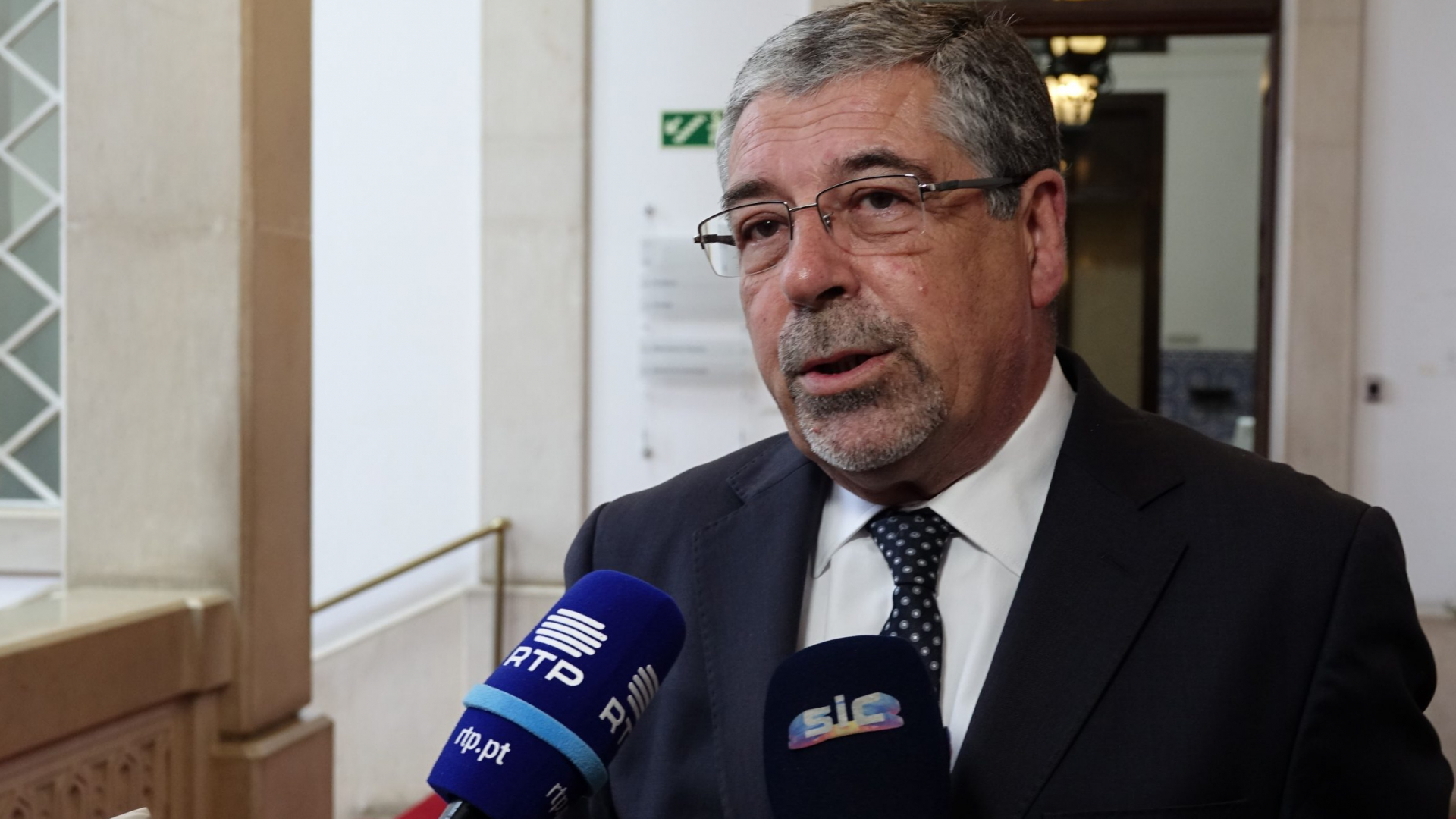 Manuel Machado defende mais investimento público para ajudar economia local