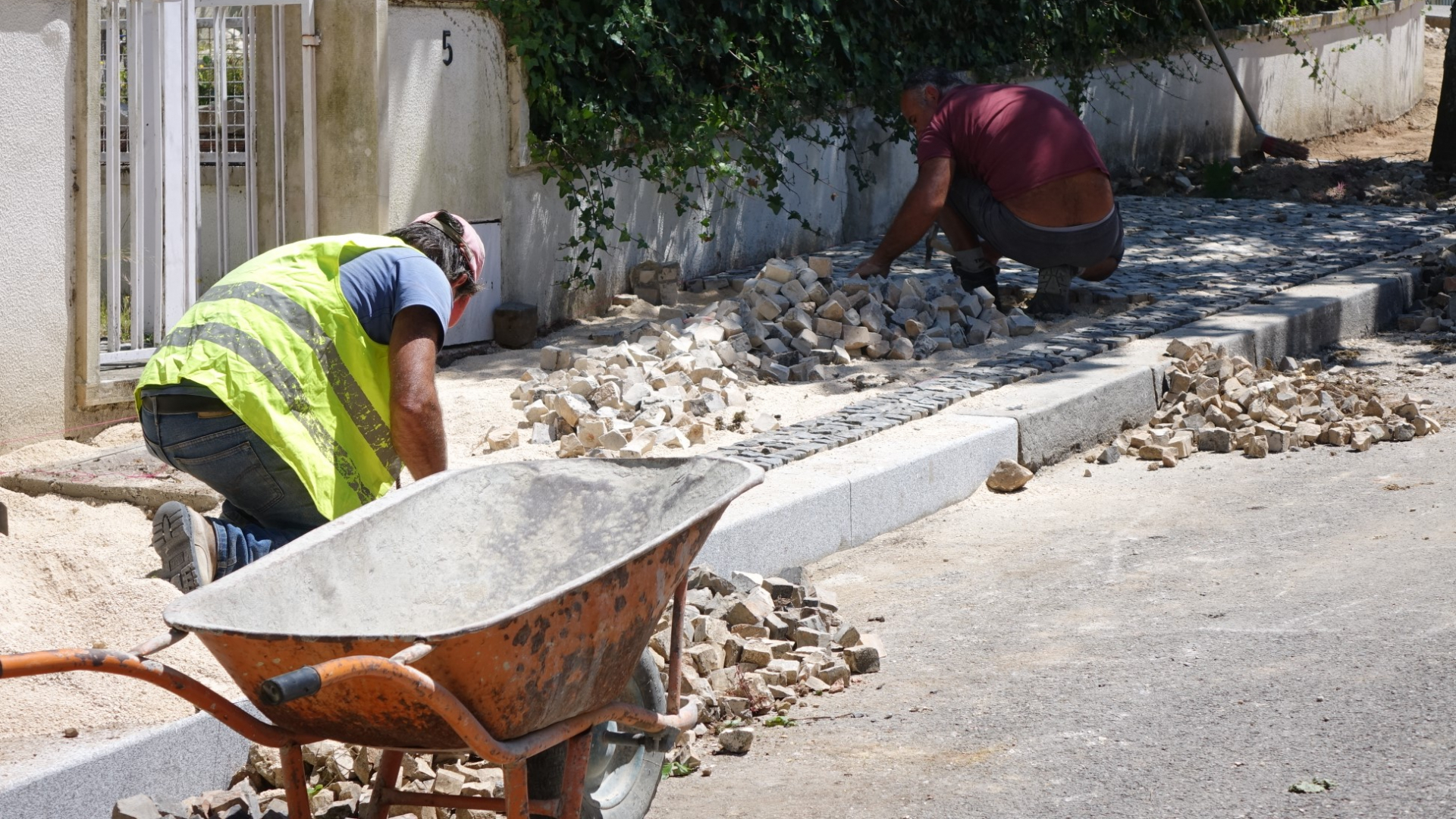 Câmara continua a melhorar acessibilidades pedonais ao Penedo da Saudade