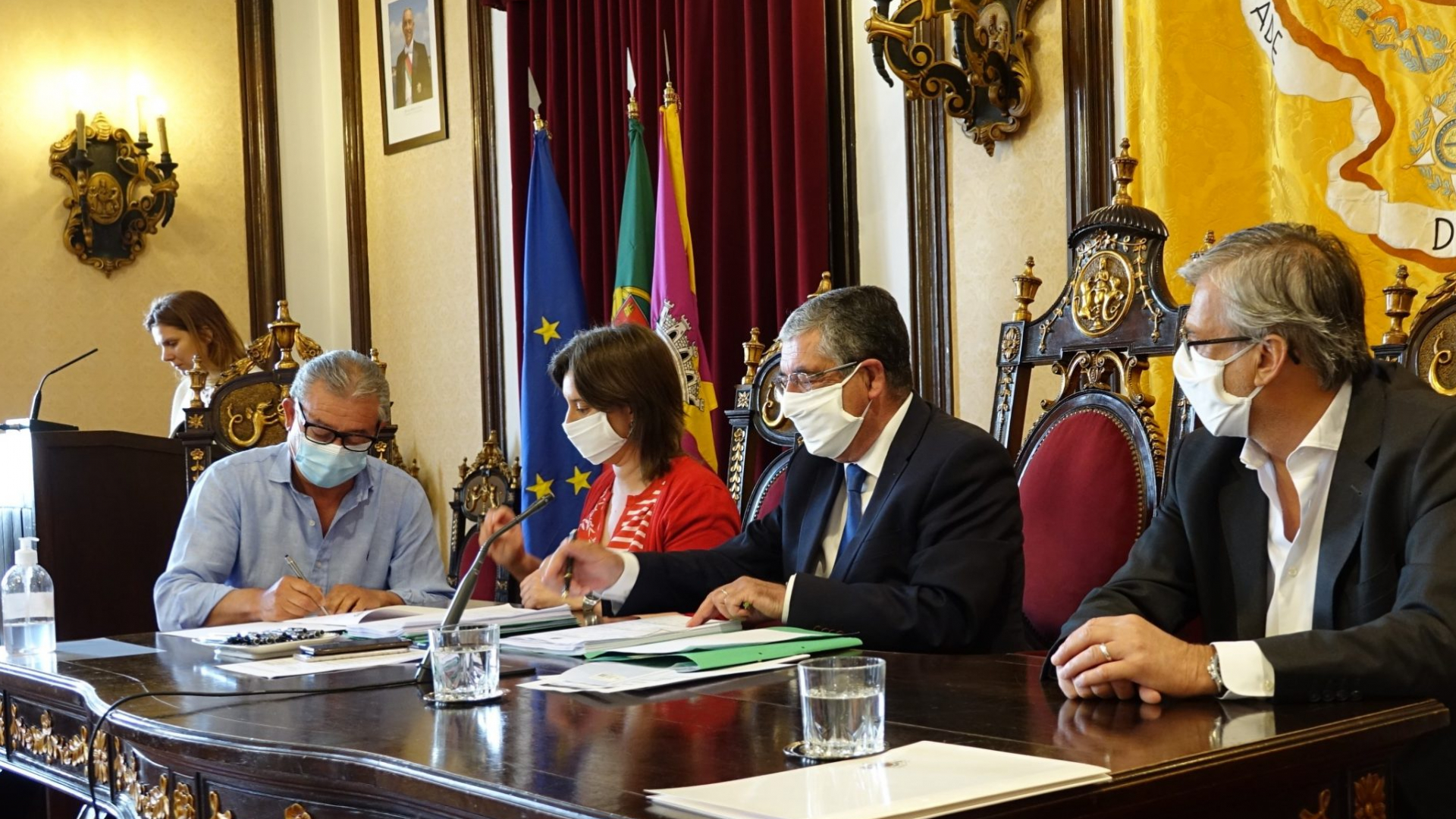 Assinados contratos para investimento de 500.000€ na reabilitação de infraestruturas desportivas