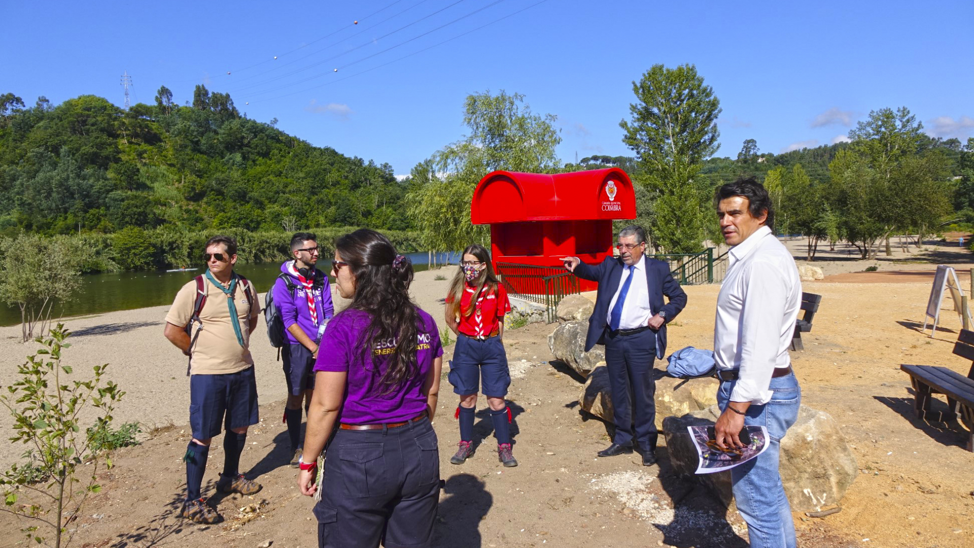 Câmara promove ação de limpeza ambiental no Rebolim com colaboração de escuteiros