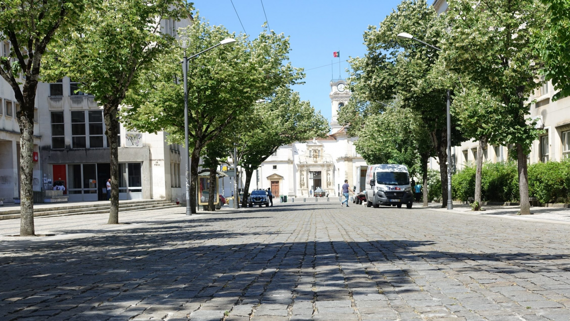 Câmara define novos locais de estacionamento para autocarros turísticos e de transporte expresso