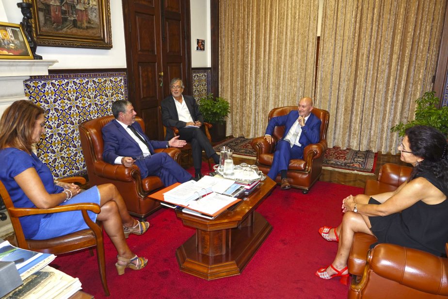 Manuel Machado recebe novo presidente do CHUC nos Paços do Município