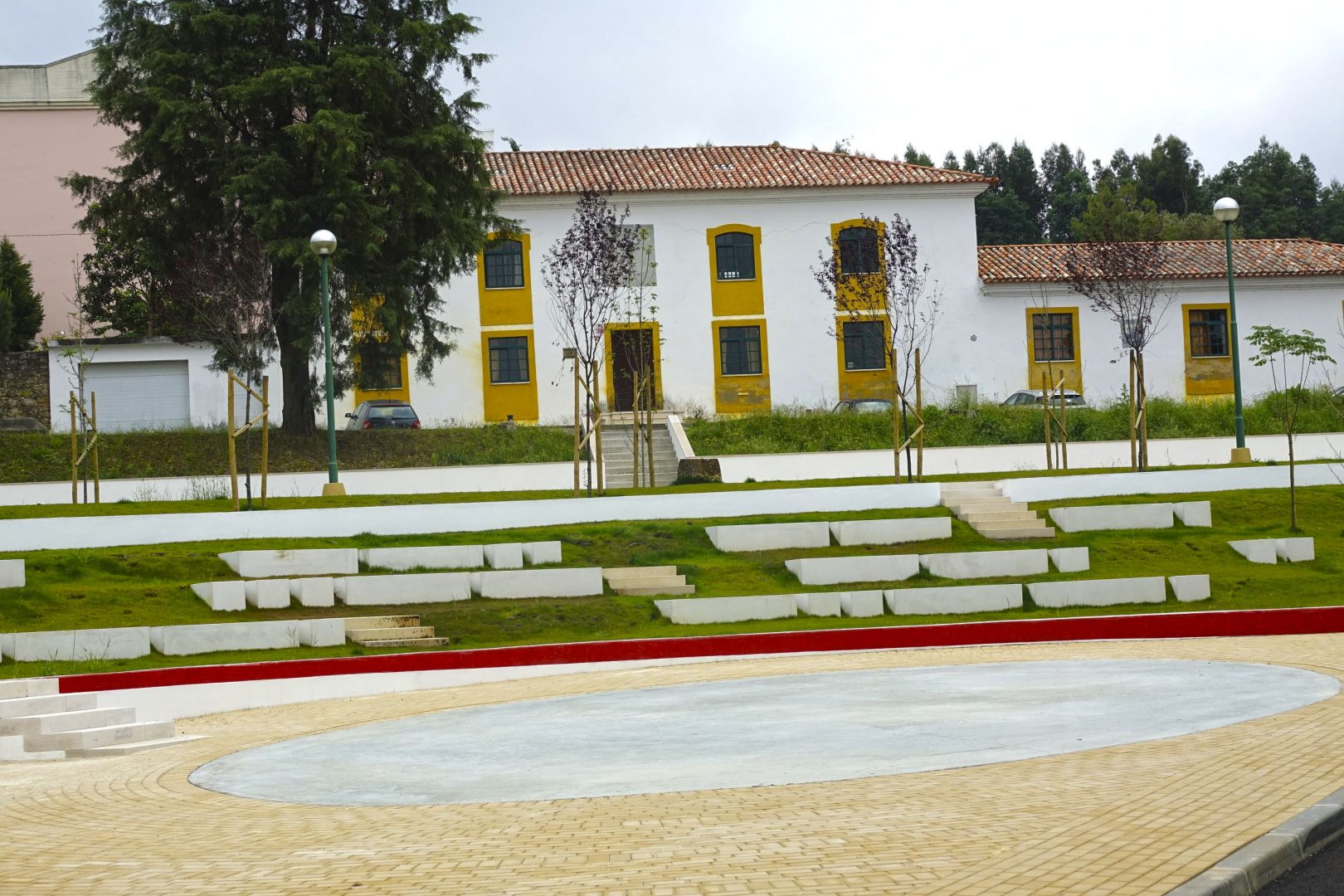 Largo do Chafariz em S. Martinho do Bispo requalificado e mais