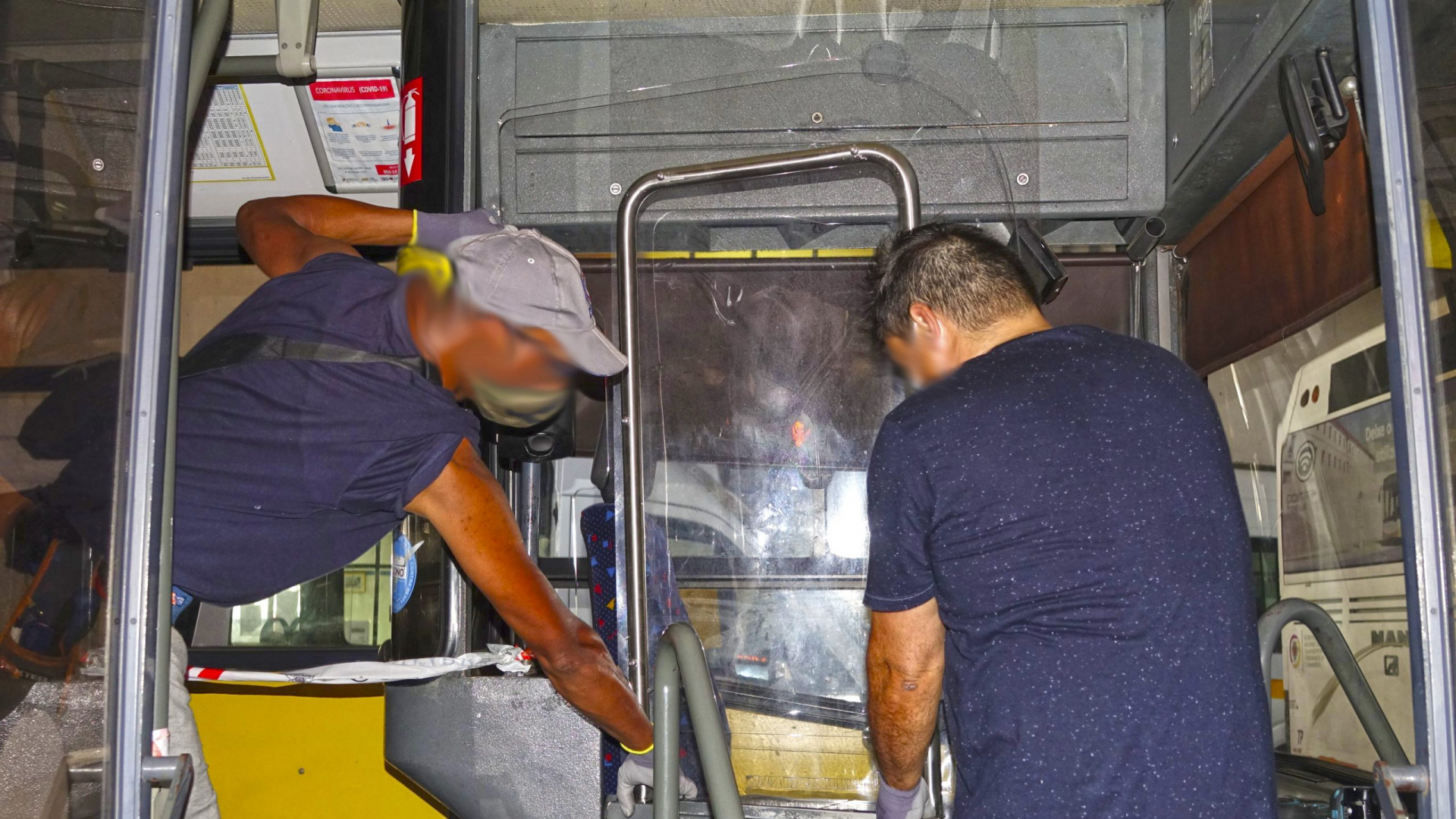 Viaturas SMTUC equipadas com habitáculo definitivo de proteção em acrílico