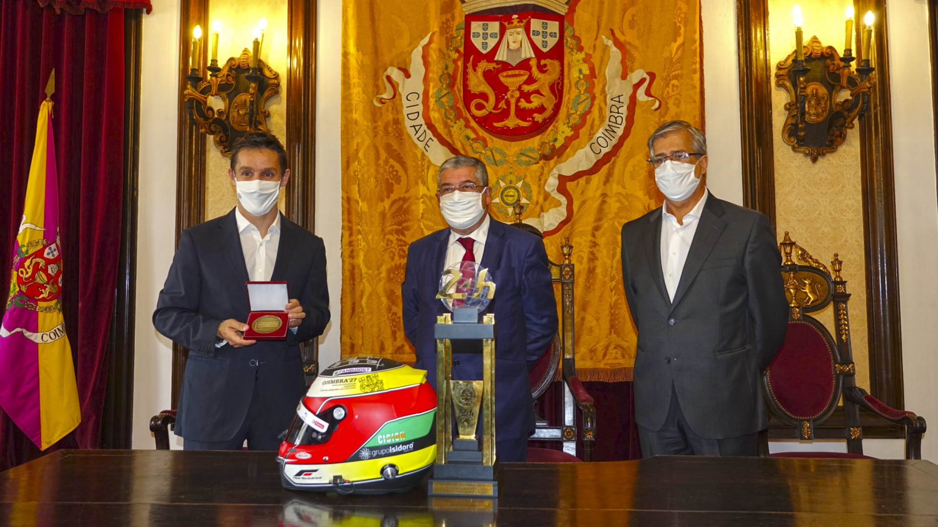 Coimbra homenageia Filipe Albuquerque com entrega de medalha de reconhecimento