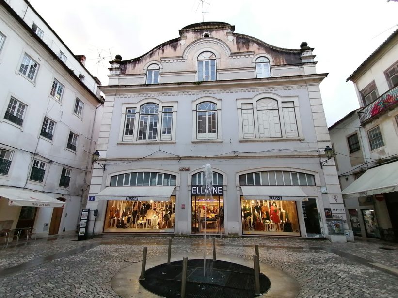 CM Coimbra já é proprietária do prédio do Salão Brazil