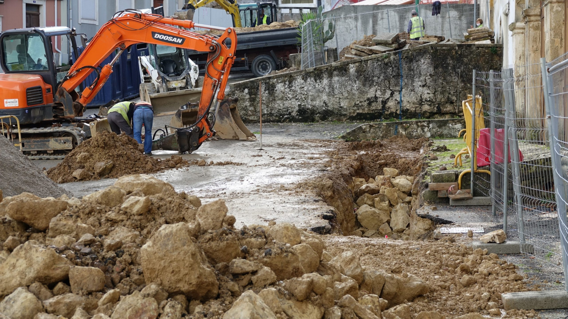 Empreitada de requalificação da Calçada de Santa Isabel obriga a condicionamentos de trânsito