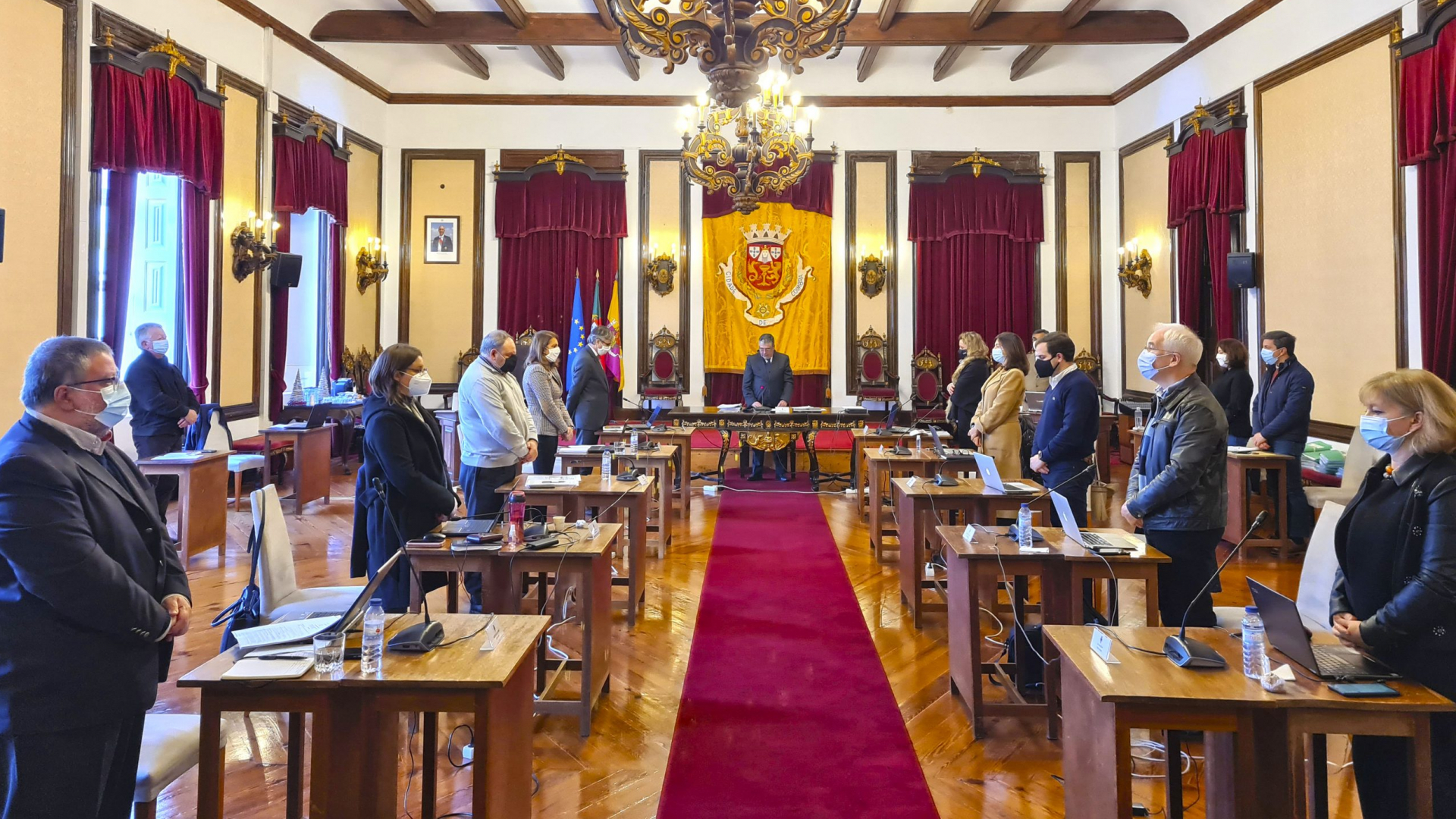 Câmara cumpre minuto de silêncio em homenagem a Eduardo Lourenço