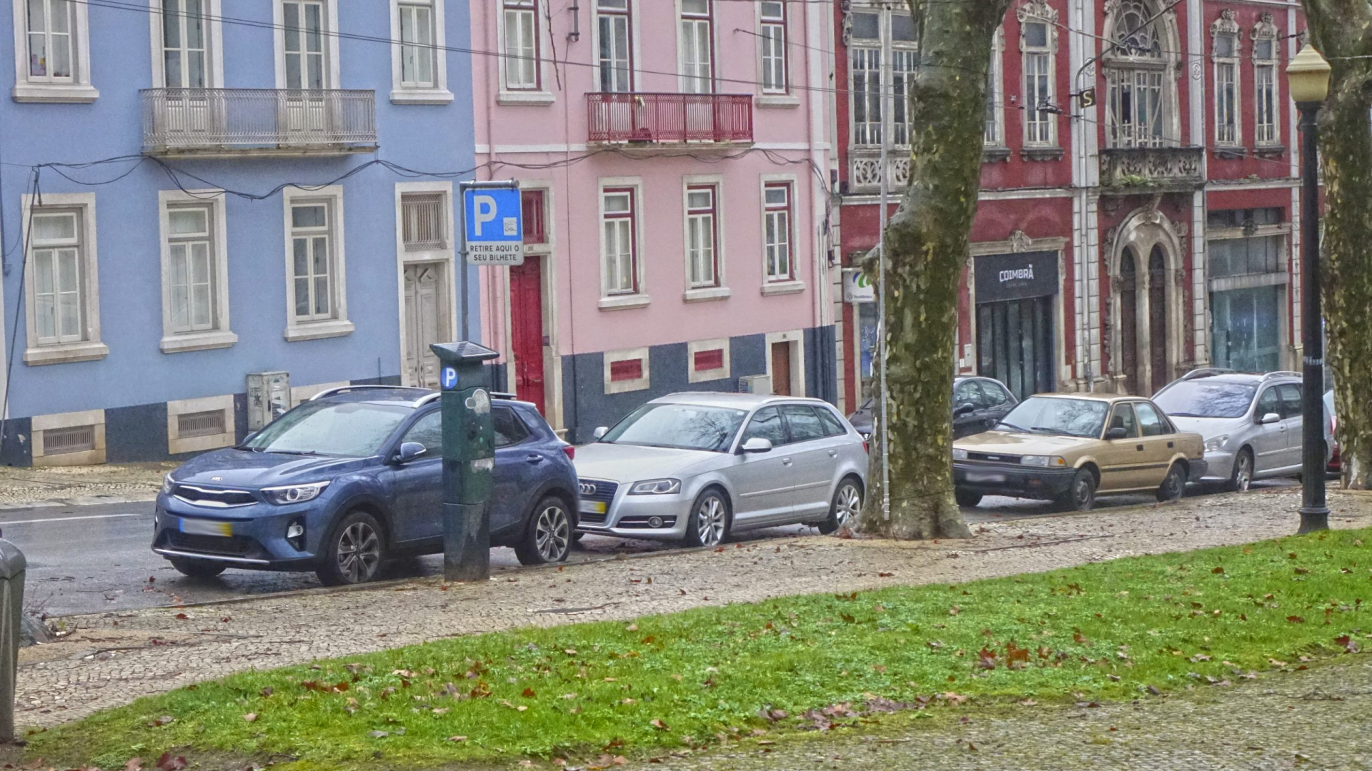 Câmara de Coimbra suspende pagamento do estacionamento na via pública