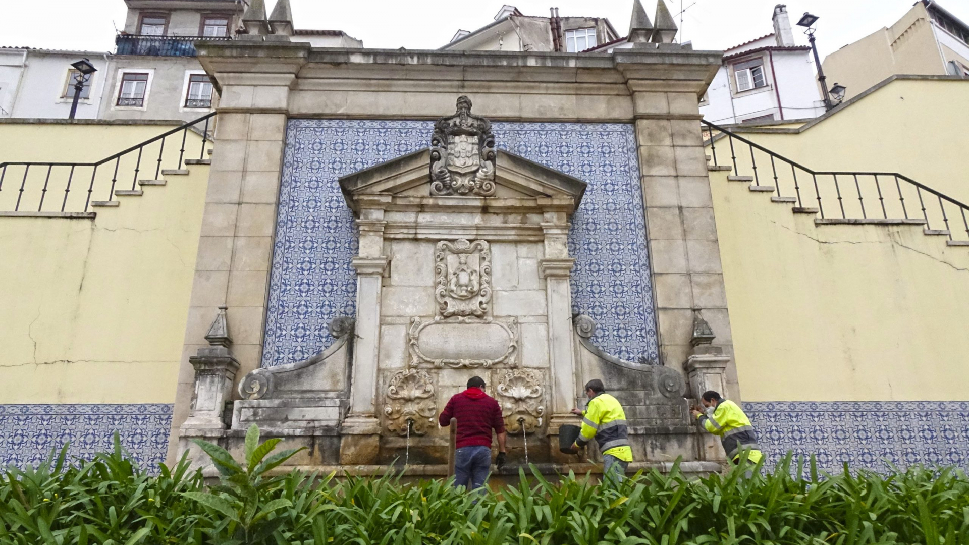 CM Coimbra realiza manutenção da Fonte Nova, a mais antiga da cidade