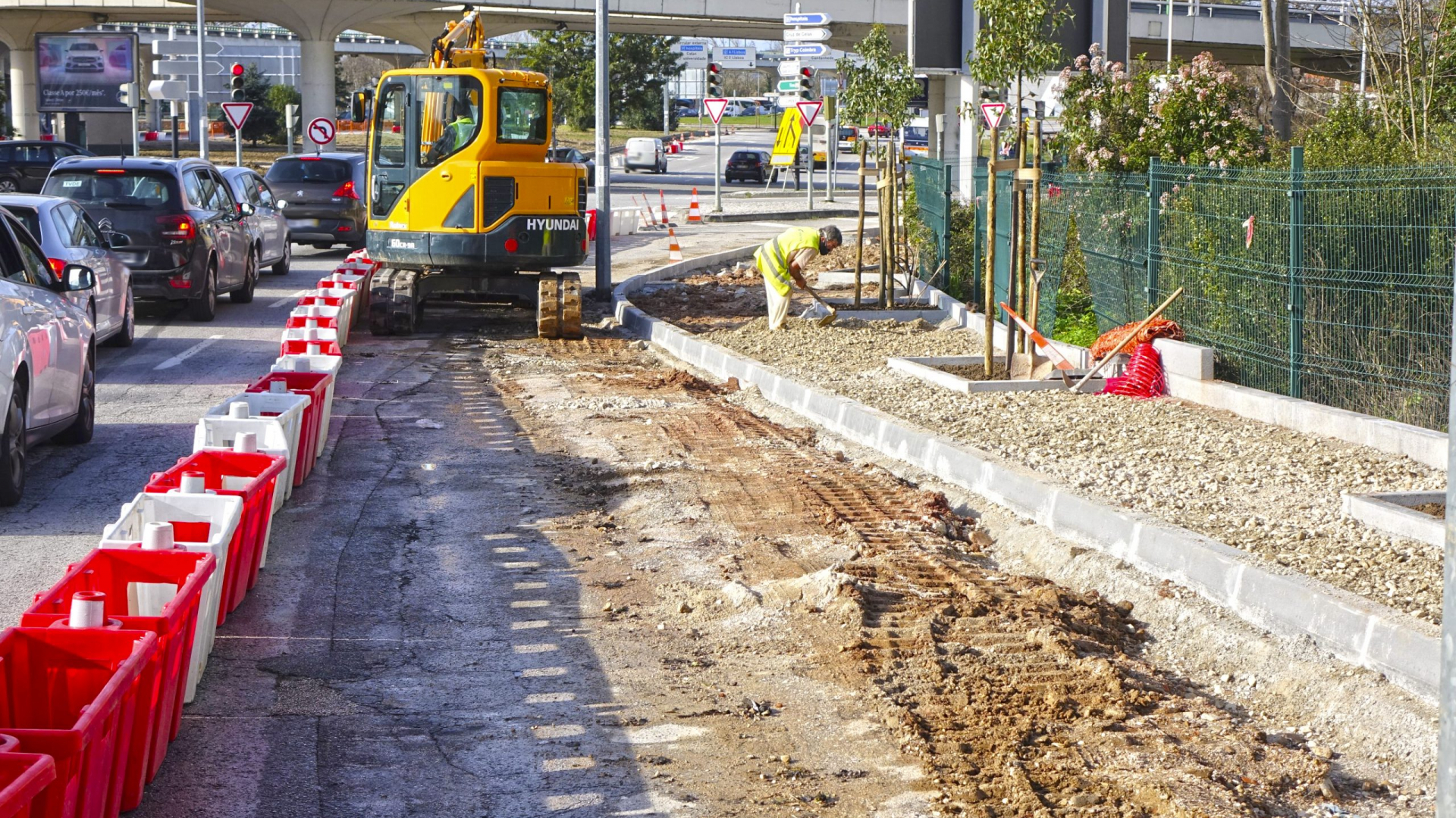 Requalificação do separador central da Av. Fernão de Magalhães avança e condiciona trânsito