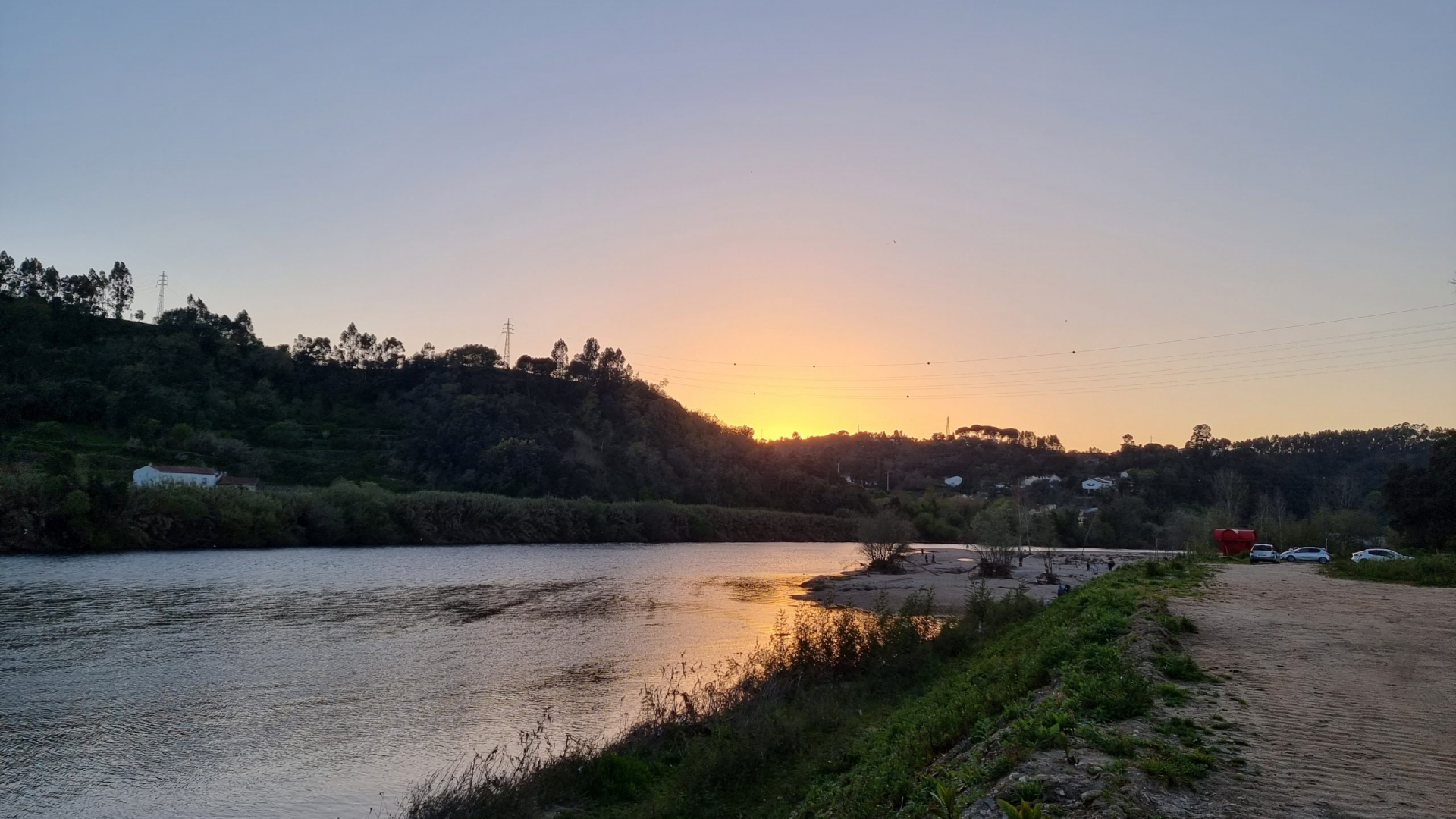 Intervenção na zona da Portela é de limpeza da margem e é legal