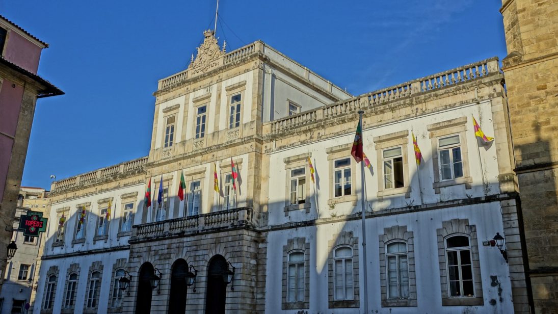 CM Coimbra volta a reforçar apoios à economia local para atenuar impactos do confinamento