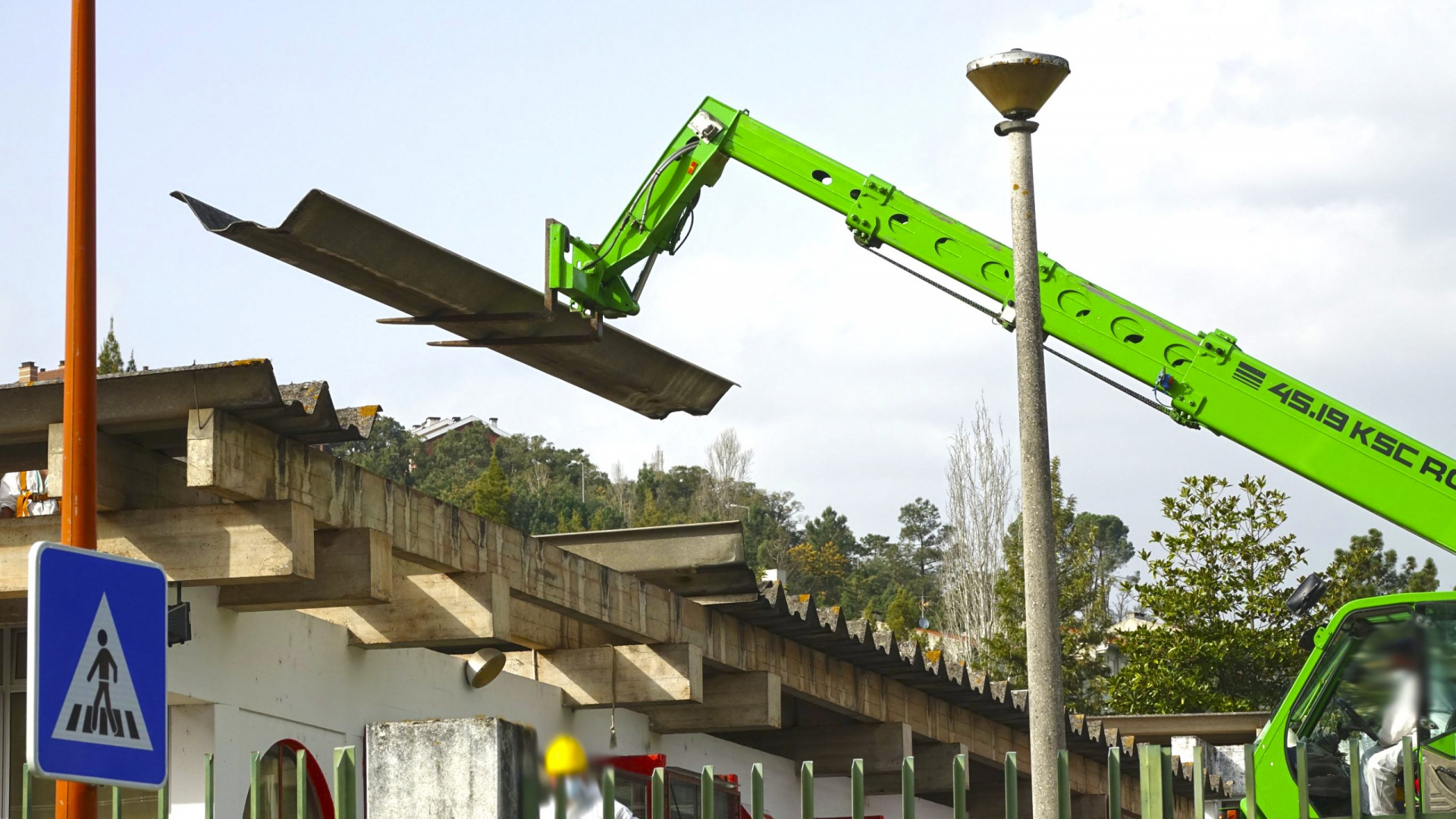 Remoção de amianto nas escolas “a bom ritmo” – Manuel Machado