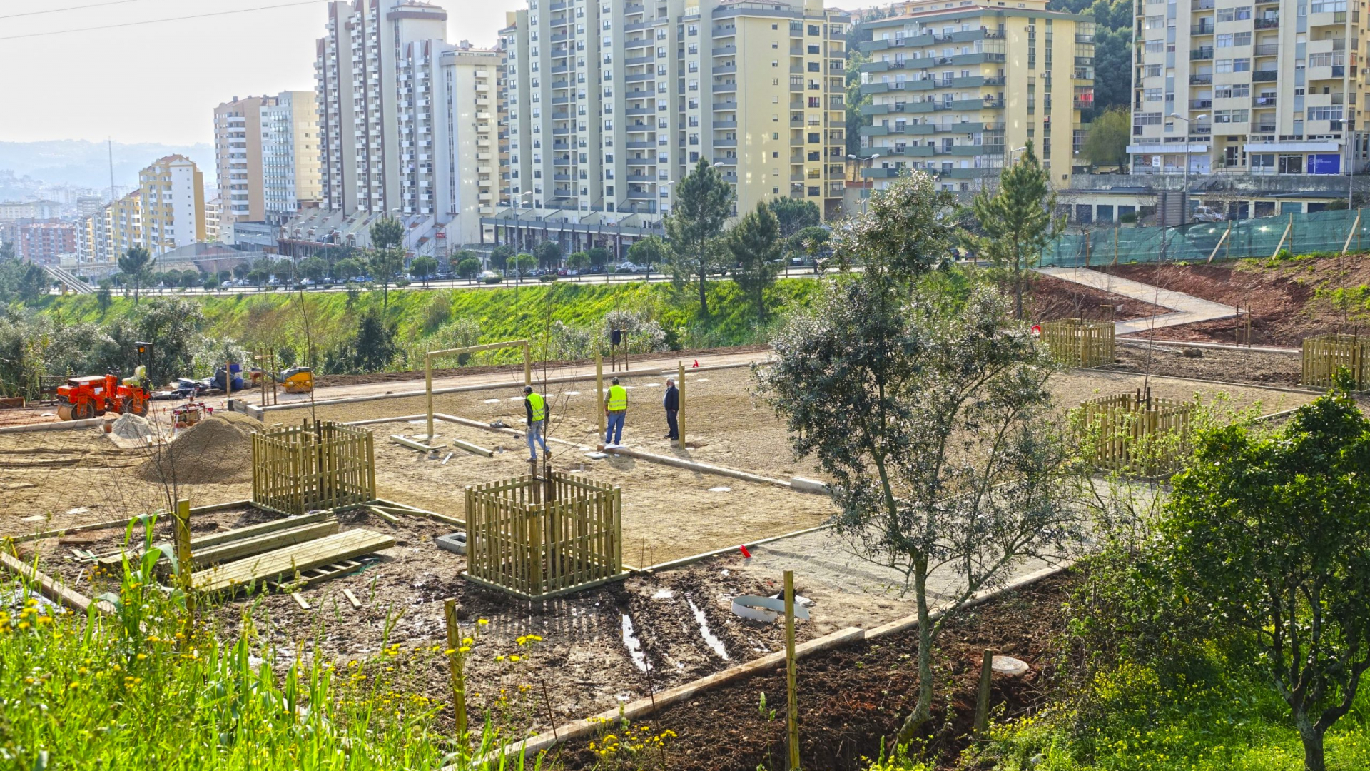 Parque canino já em construção na Av. Elísio de Moura