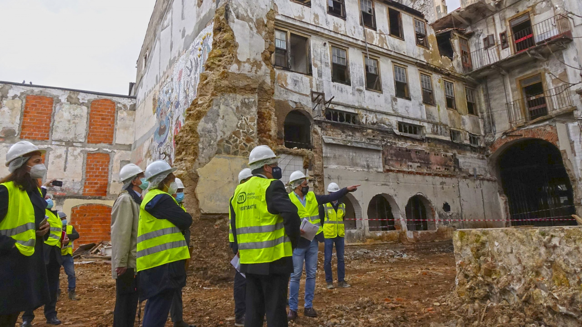 Câmara, CCDRC e Metro Mondego visitam obras da Via Central