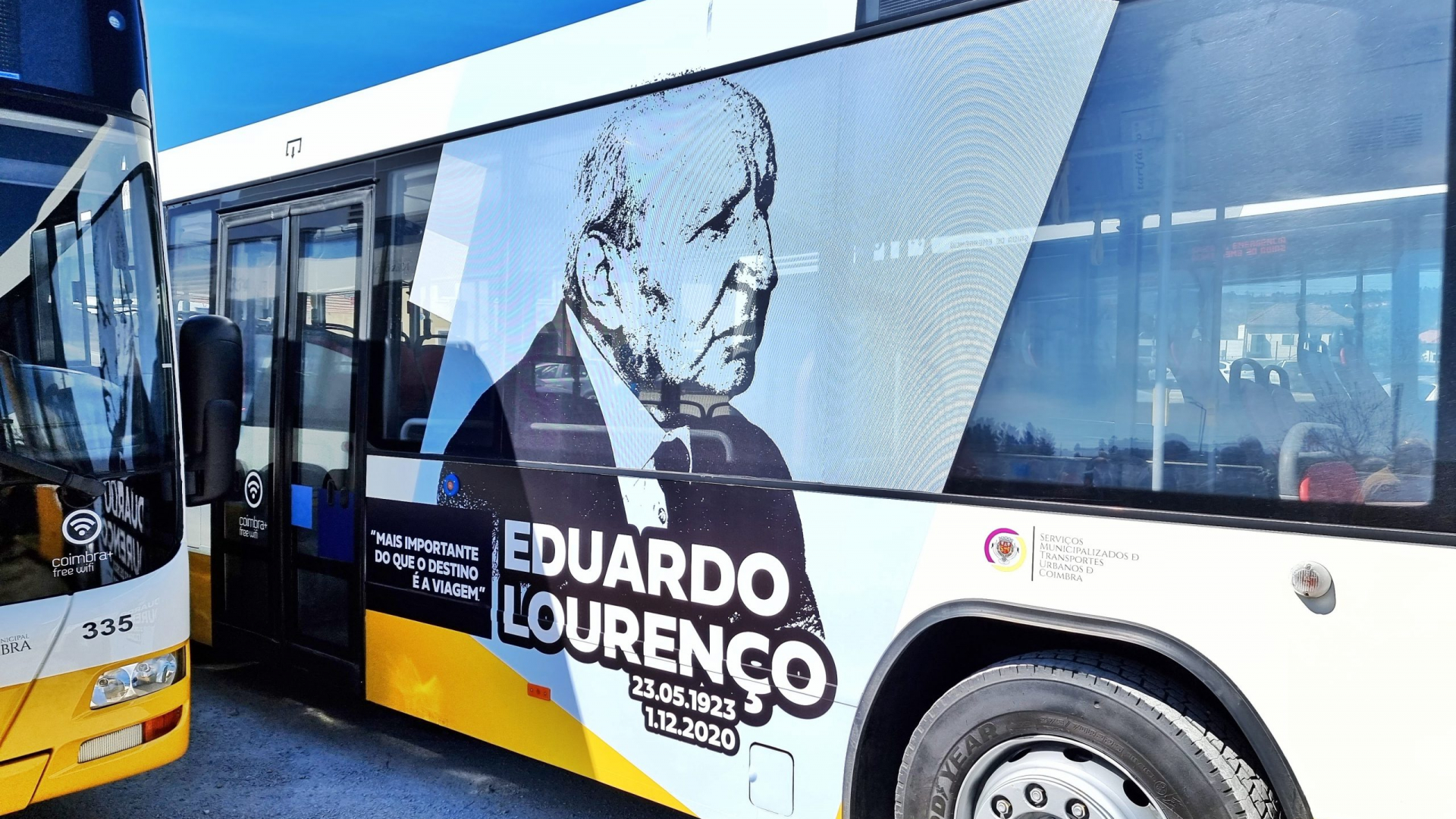 CM Coimbra evoca Eduardo Lourenço em autocarros dos SMTUC