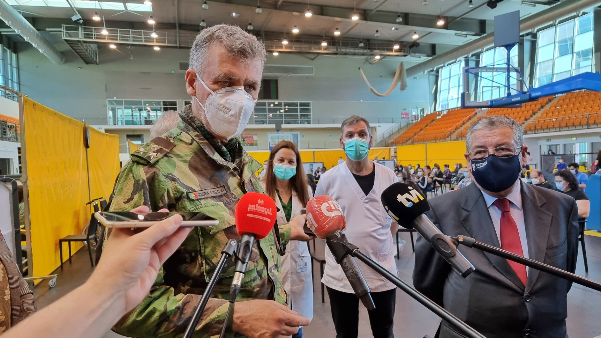 Vice-almirante elogia Centro de Vacinação de Coimbra e enaltece esforço conjunto das instituições