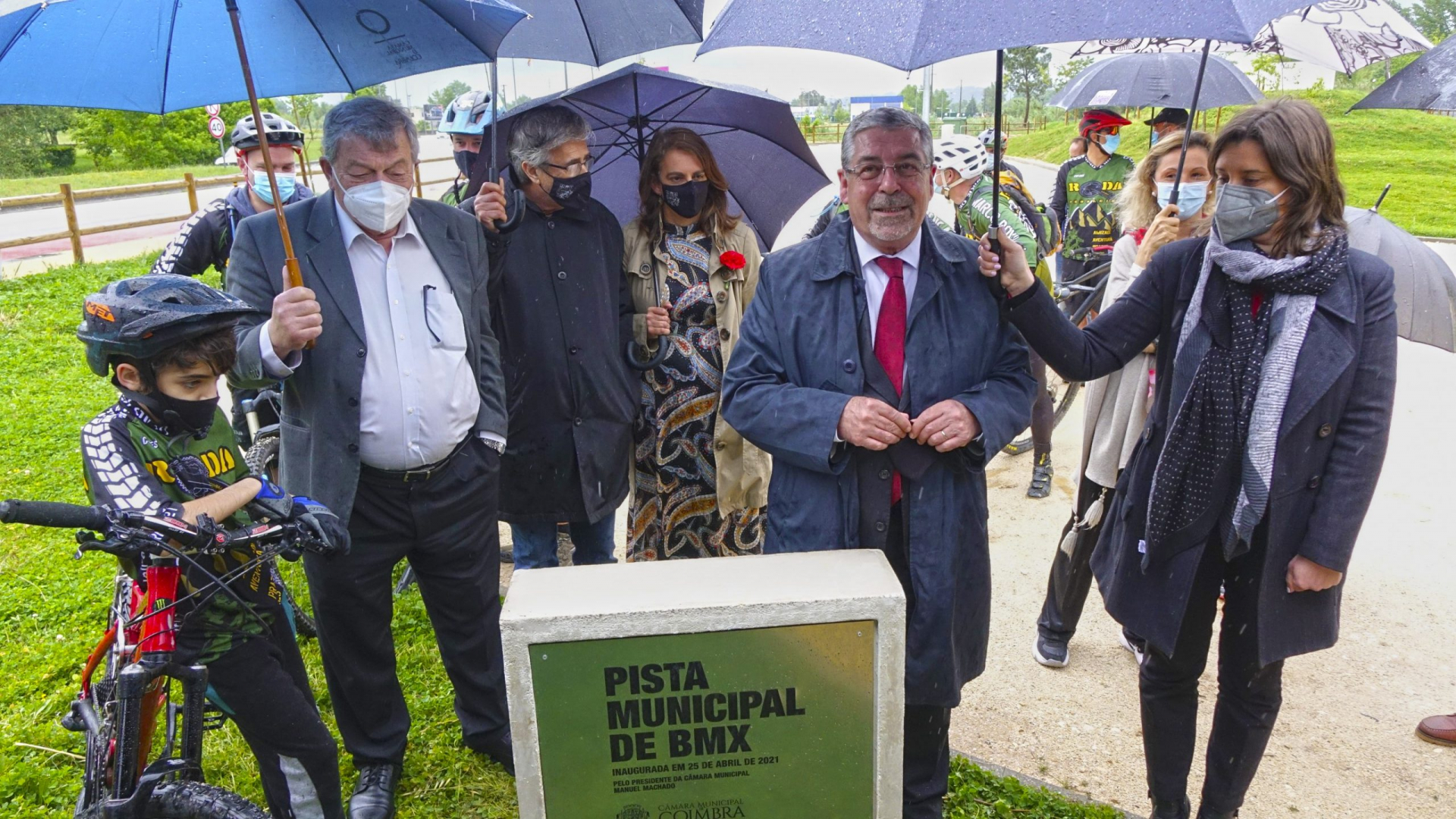 Pista Municipal de BMX inaugurada e abençoada com muita chuva