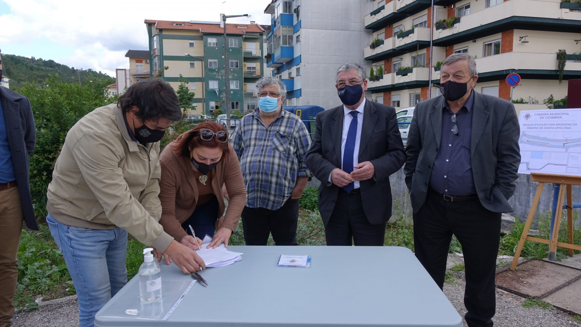 Obras de requalificação das margens da ribeira de Santa Apolónia prontas para arrancar
