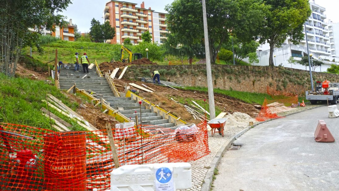 CM Coimbra inicia requalificação de caminhos pedonais desde a rua Miguel Torga à rua do Brasil