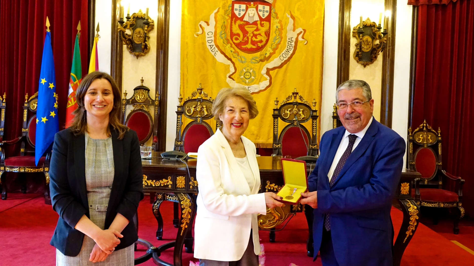 Câmara de Coimbra atribui Medalha de Mérito Cultural à escritora Teolinda Gersão