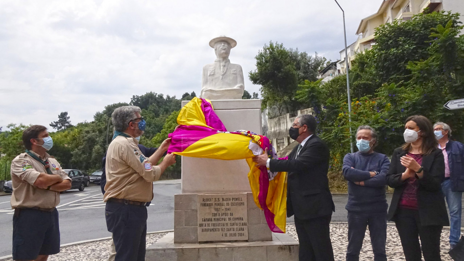 Reposto hoje busto de Baden-Powell que tinha sido vandalizado