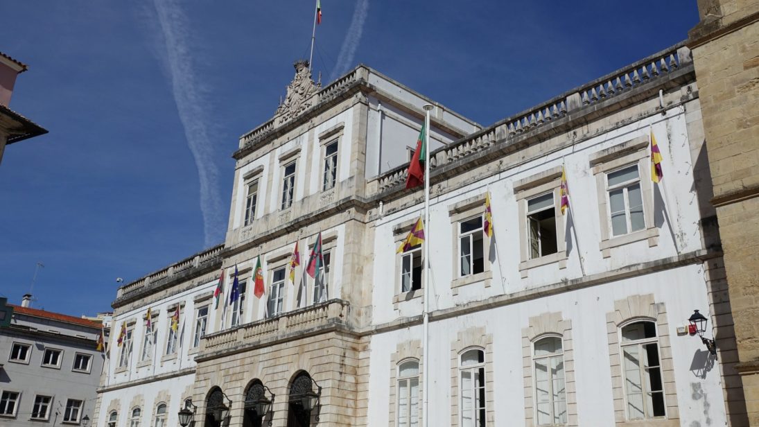 Câmara atribui medalhas de ouro ao Diário de Coimbra, IPO, Bluepharma, Feedzai e APPACDM