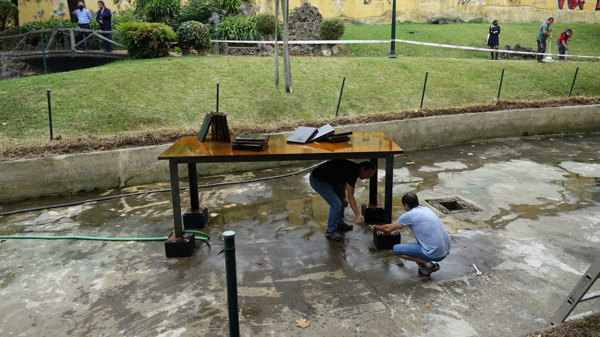 Escultura de Cabrita Reis vandalizada em Coimbra foi hoje reposta