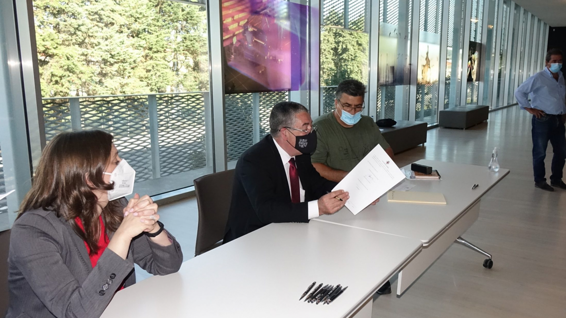 CM Coimbra reforça apoio ao funcionamento das Freguesias e atribui 1% do IMI