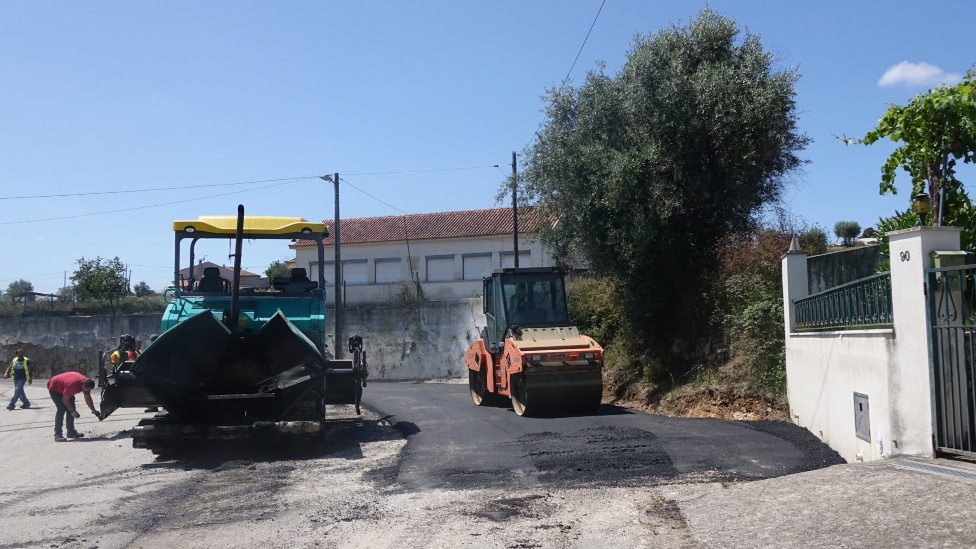 Repavimentação implica condicionamento de trânsito na rua Júlio Araújo Vieira, em Taveiro | 16, 17 e 18 de agosto