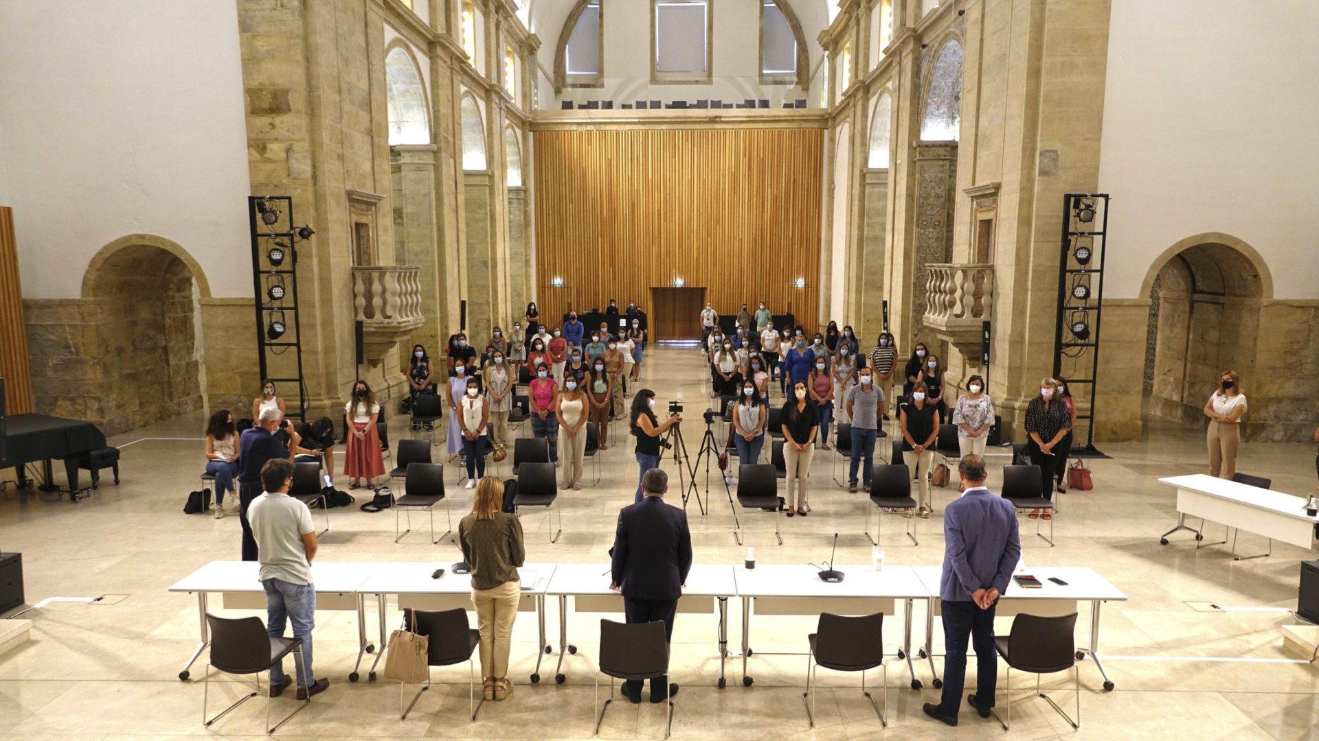 Meia centena de auxiliares de ação educativa iniciam hoje funções nas escolas de Coimbra