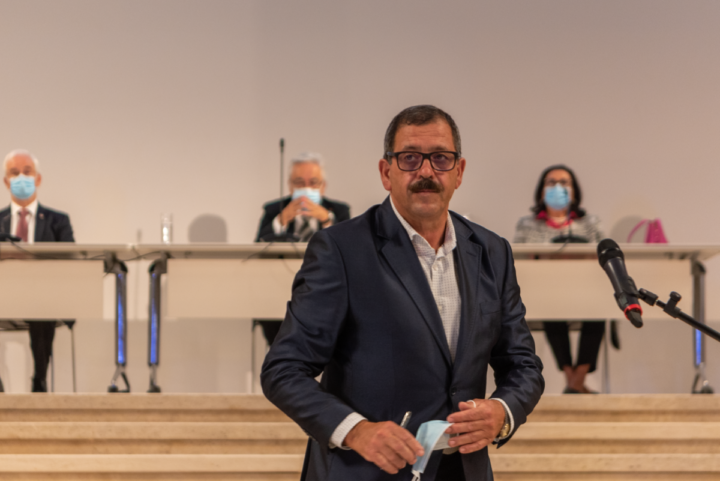 sem título-0405 (Custom)