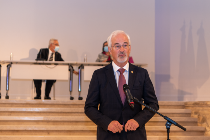 sem título-0516 (Custom)