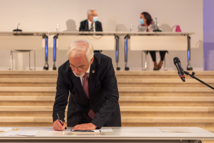 sem título-0526 (Custom)