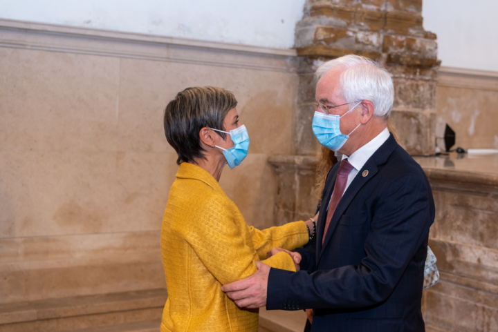 sem título-0743 (Custom)