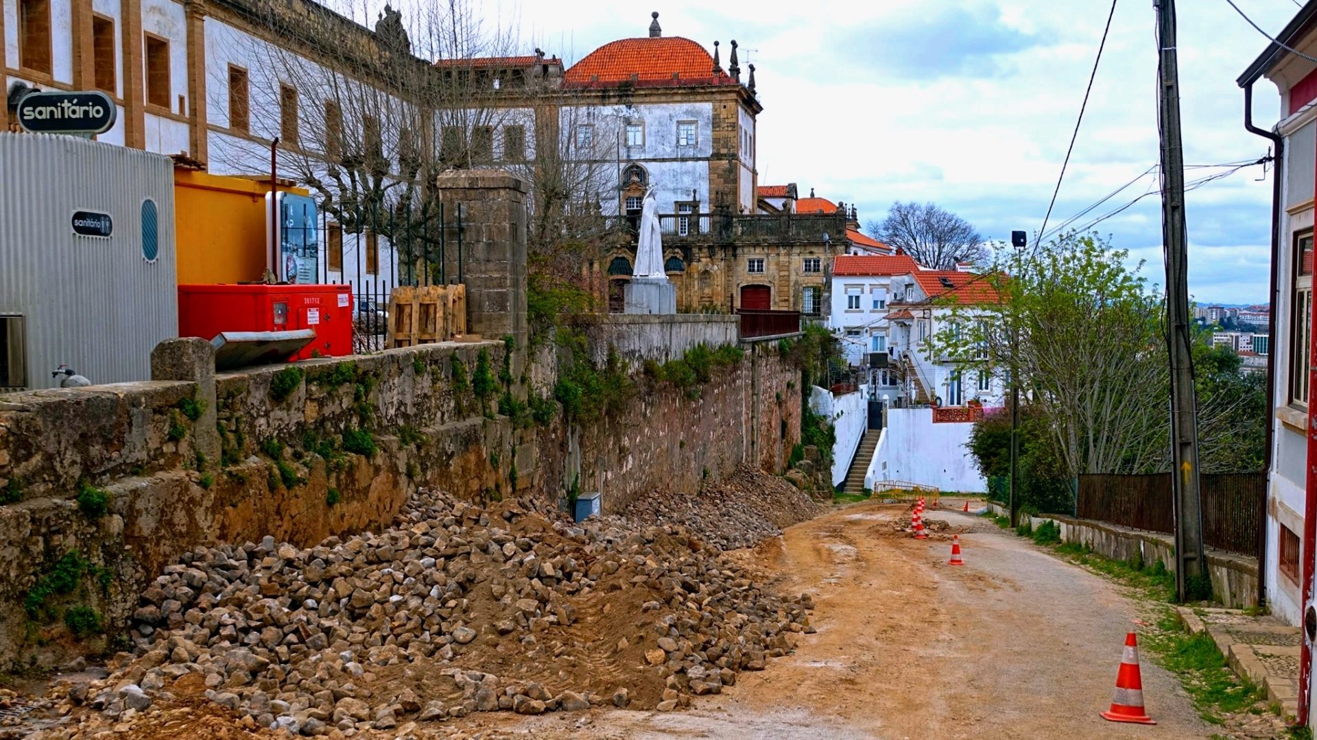 CM Coimbra toma posse administrativa da obra de requalificação da Calçada de Santa Isabel