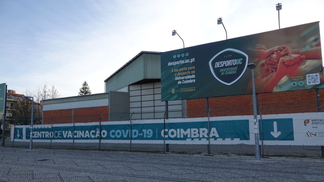 Alunos da Jaime Cortesão lesados pela utilização do pavilhão 1 do Estádio Universitário para Centro de Vacinação COVID