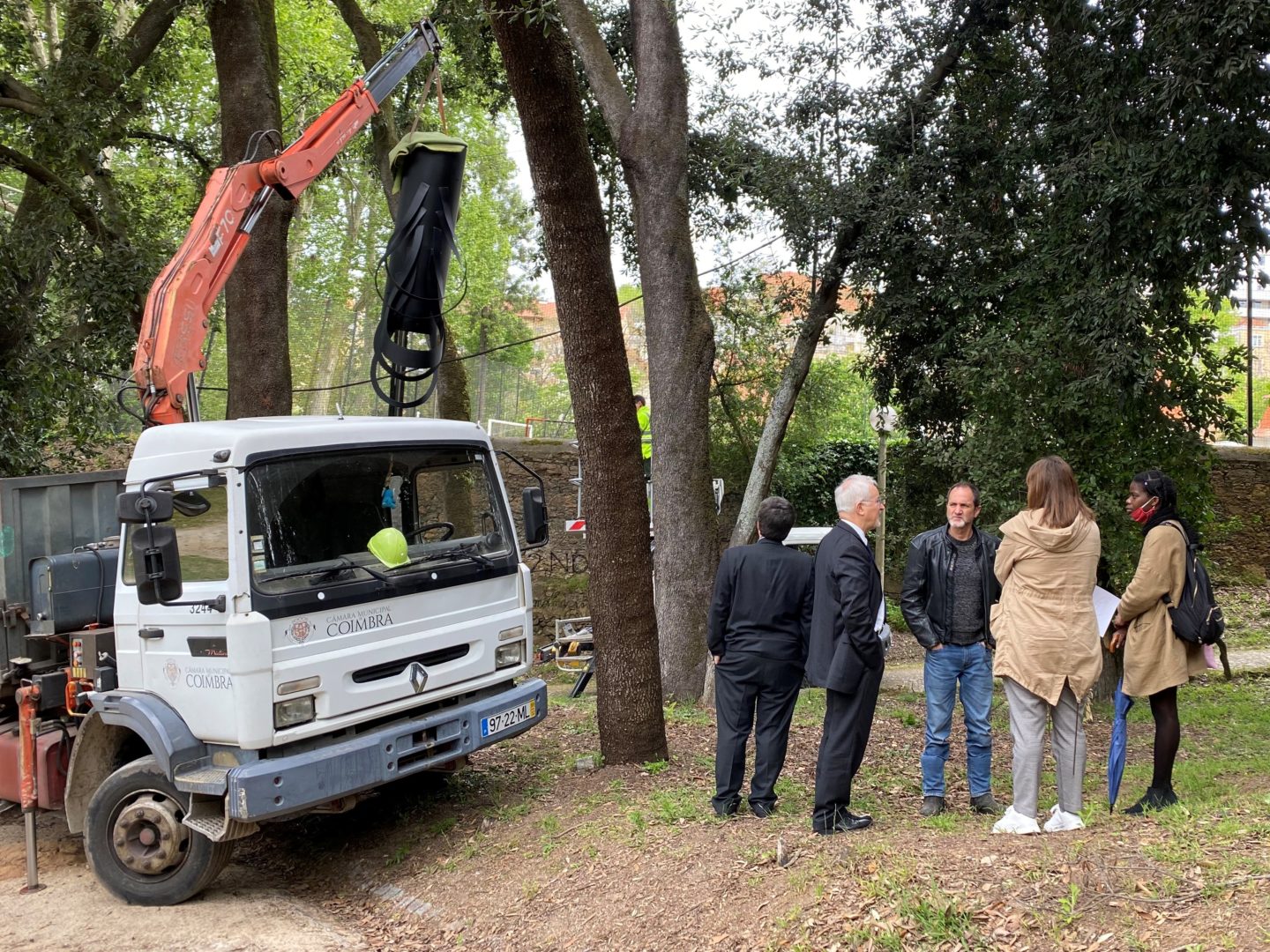 Conjunto escultório de Rui Chafes reparado e reinstalado no Jardim da Sereia