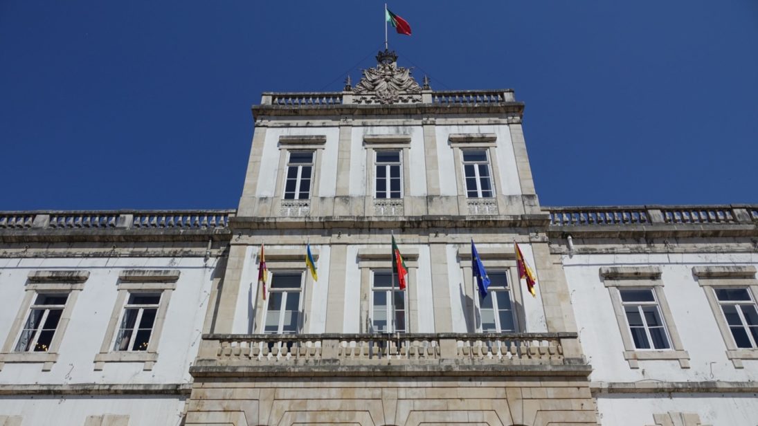 Coimbra ilumina Paços do Concelho para assinalar Dia Mundial da Fibromialgia