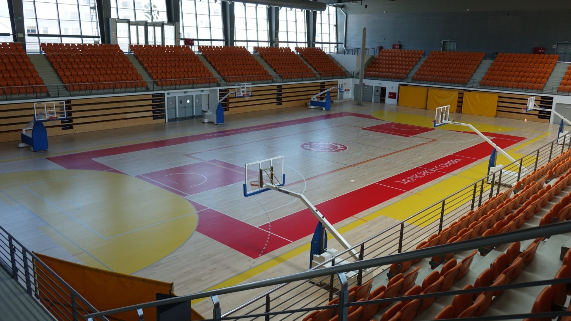 Pavilhão Municipal Mário Mexia reabre ao público com o pavimento reabilitado