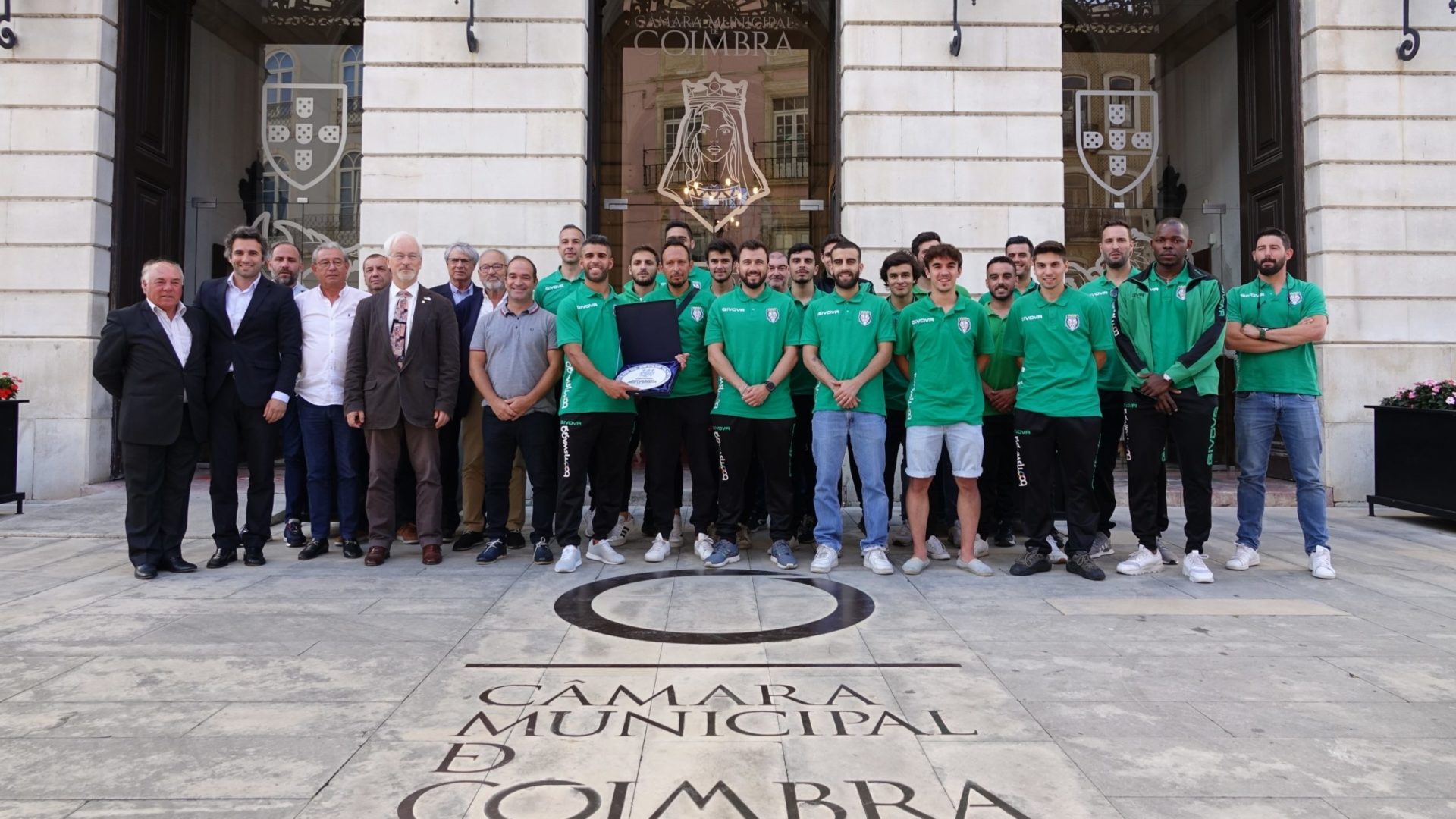 Equipa de futebol d’O Vigor da Mocidade recebida no Salão Nobre