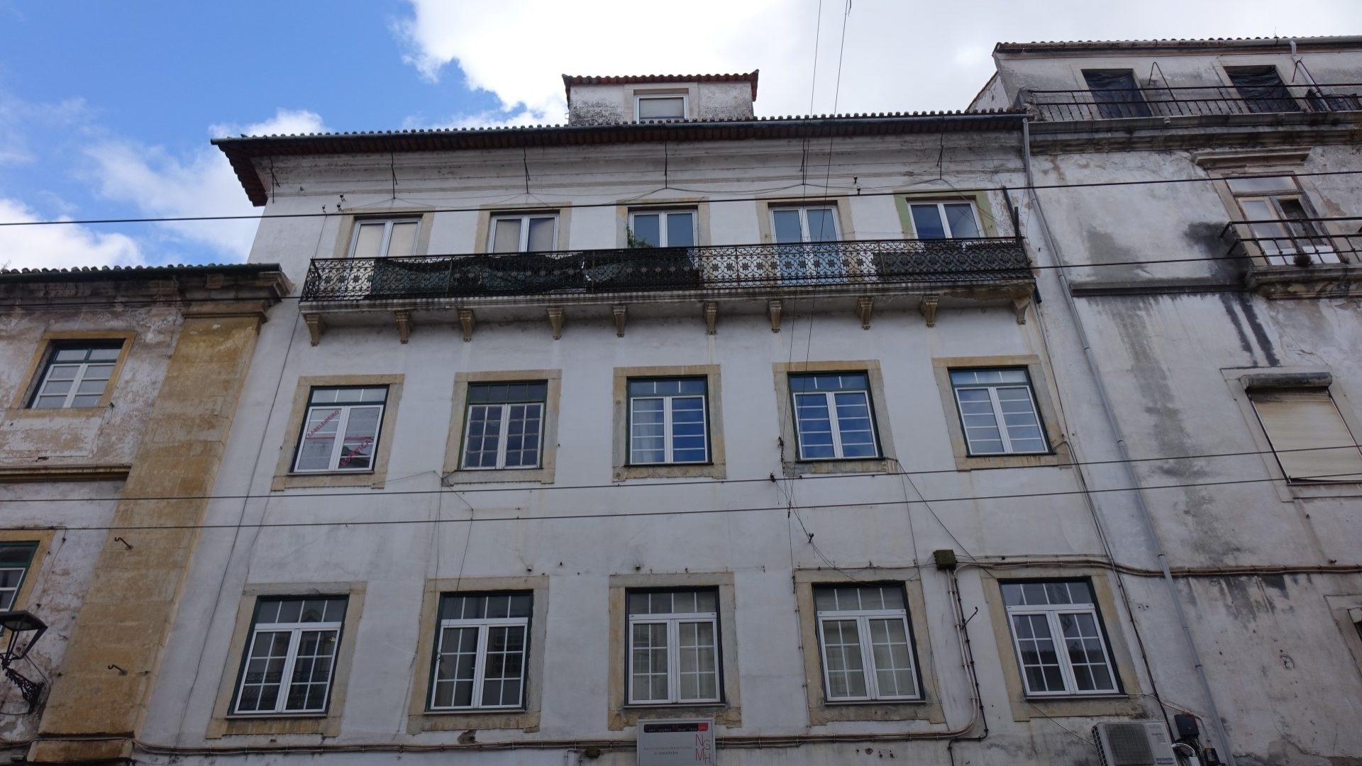 CM Coimbra avança com reparação da cobertura de edifício municipal na rua da Sofia